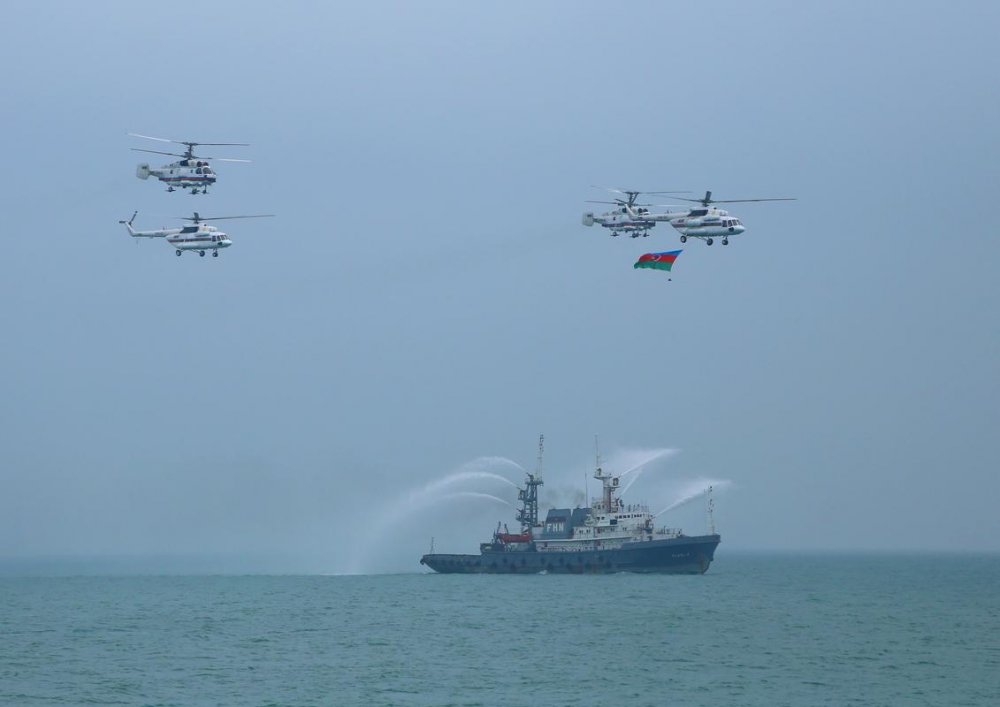 AZERBAYCANDA HAZAR DENIZINDE TATBIKAT
